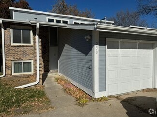 Building Photo - 230 Parkside Ln