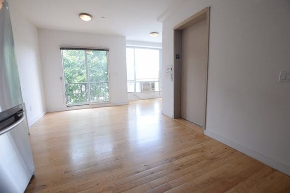 Primary Photo - 211 E 61st St