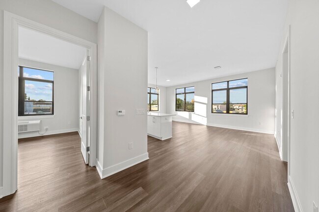 Building Photo - 121 34th St