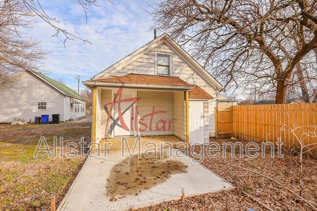 Building Photo - 3235 Erin Ave