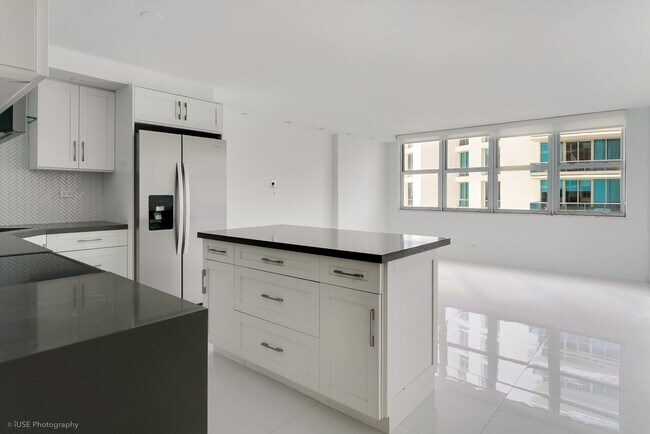 Foto del edificio - 6039 Collins Ave