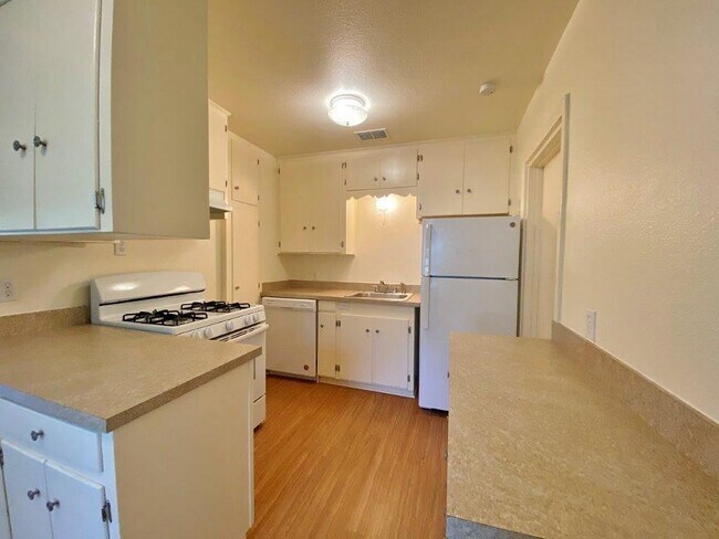 Foto del edificio - 717 Crescent St