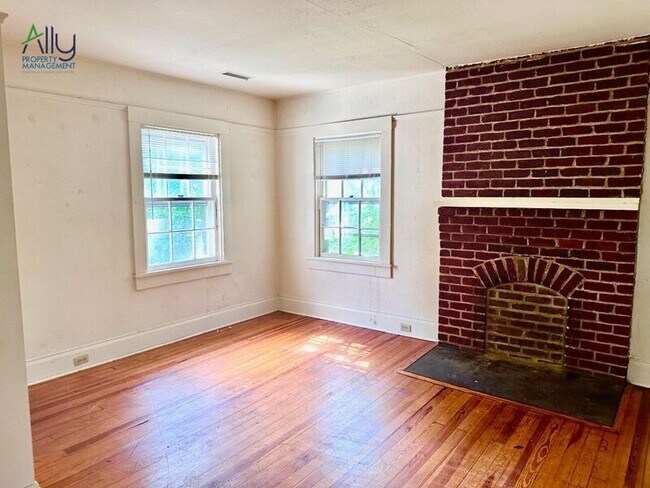 Foto del edificio - 114 Maywood Ln