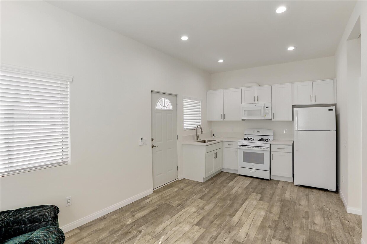 20551 Leadwell St, CA 91306 House Rental in CA