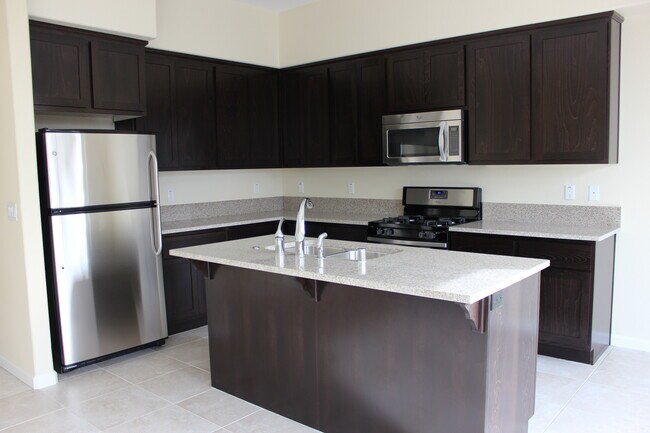 Building Photo - 446 Lindberg Cir