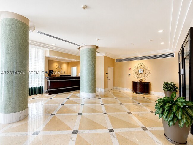 Foto del edificio - 6917 Collins Ave