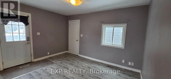 Photo du bâtiment - 54 Wyandotte St