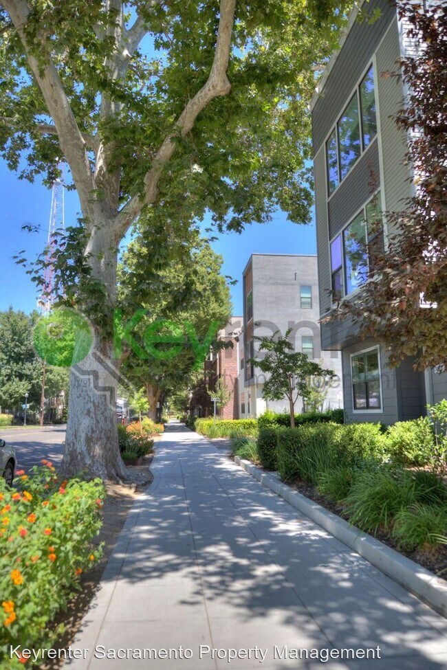 Building Photo - 3 br, 3.5 bath House - 421 10th St