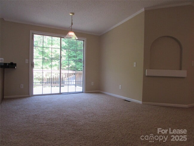 Foto del edificio - 293 Sailwinds Rd