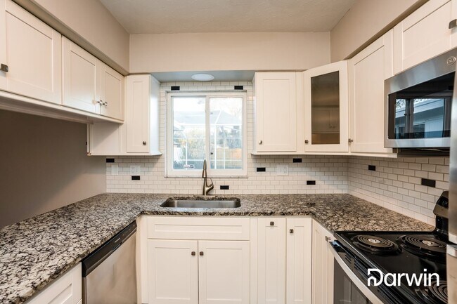 Building Photo - 206 Donatello Dr