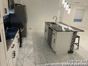 Foto del edificio - 6231 Pancho Villa Dr