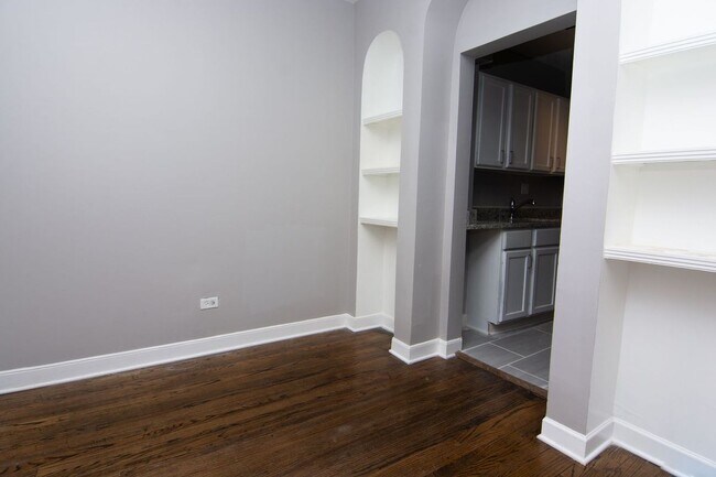 Foto del edificio - 7130 S Jeffery Blvd