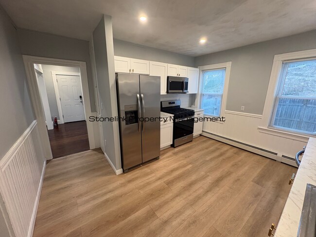 Building Photo - 27 Ferncliff Ave