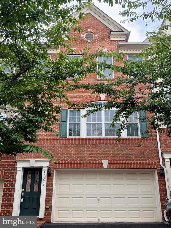 Building Photo - 47574 Royal Burnham Terrace