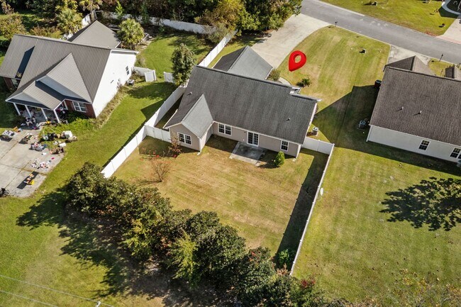 Foto del edificio - 205 Oak Landing Dr