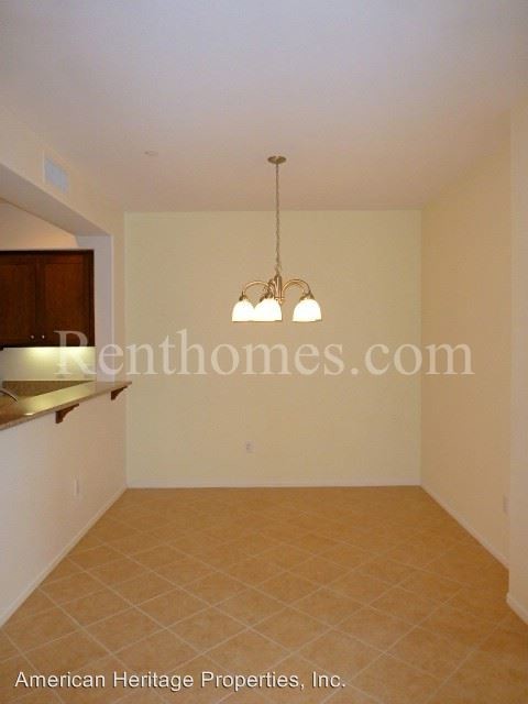 Foto del edificio - 8834 Spectrum Center Blvd