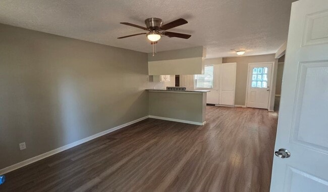 Building Photo - 11823 Stonehedge Dr