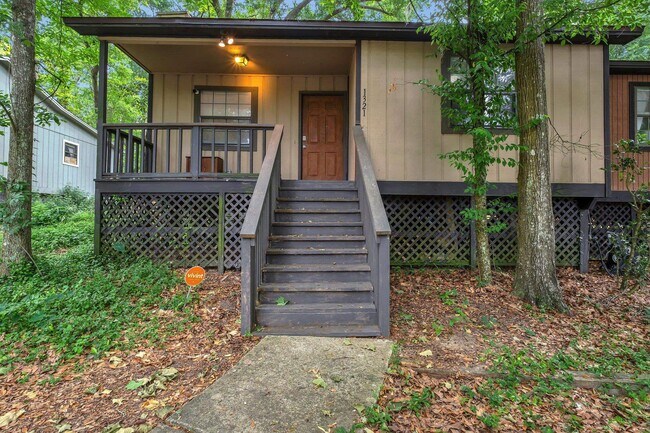 Foto del edificio - 1321 Burgess Dr