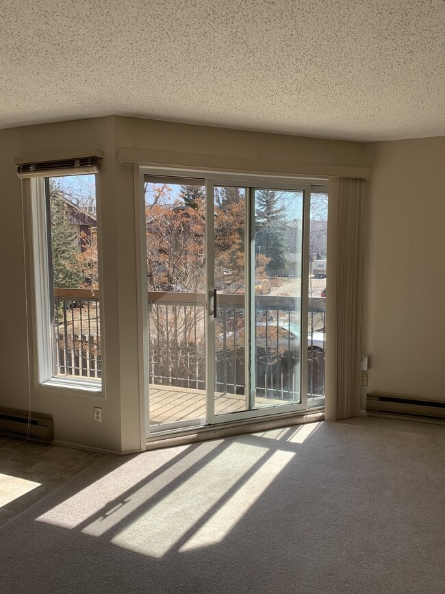 Building Photo - 503 Tait Crescent