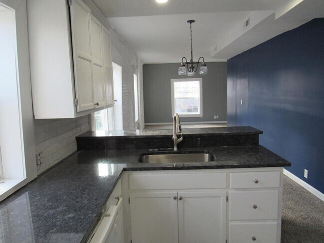 Building Photo - 3119 Central Street - #B
