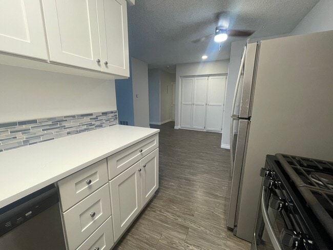 Foto del edificio - 1595 E Chevy Chase Dr