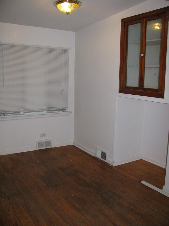 Building Photo - 25 Leichner Dr