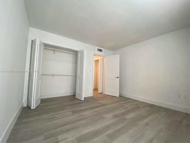 Foto del edificio - 1150 Madruga Ave