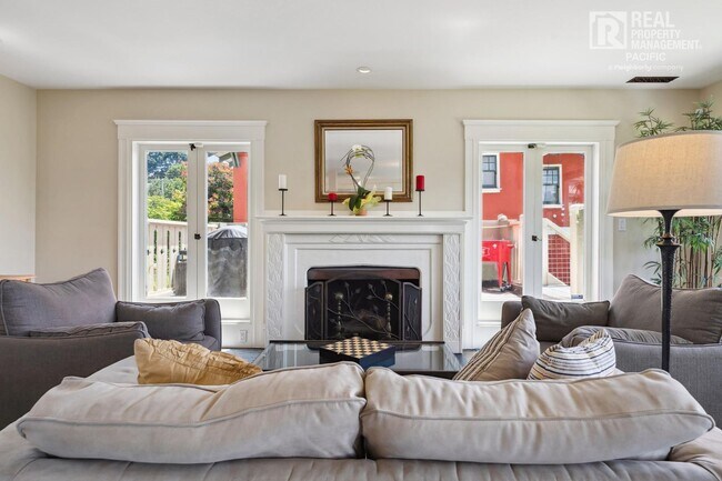 Building Photo - Elegant 4 Bedroom in Thousand Oaks