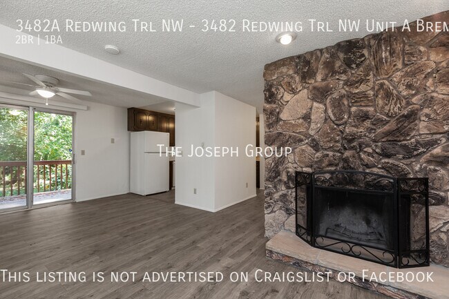 Building Photo - Pacific Northwest living, 2 bed/1 bath in ...
