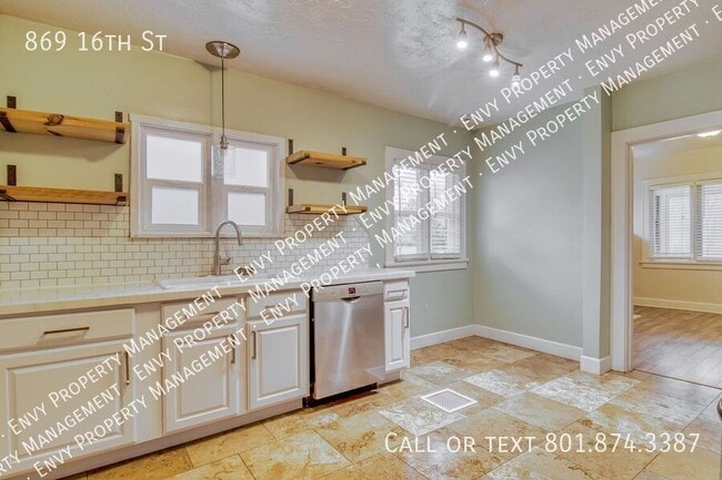Building Photo - 869 16th St