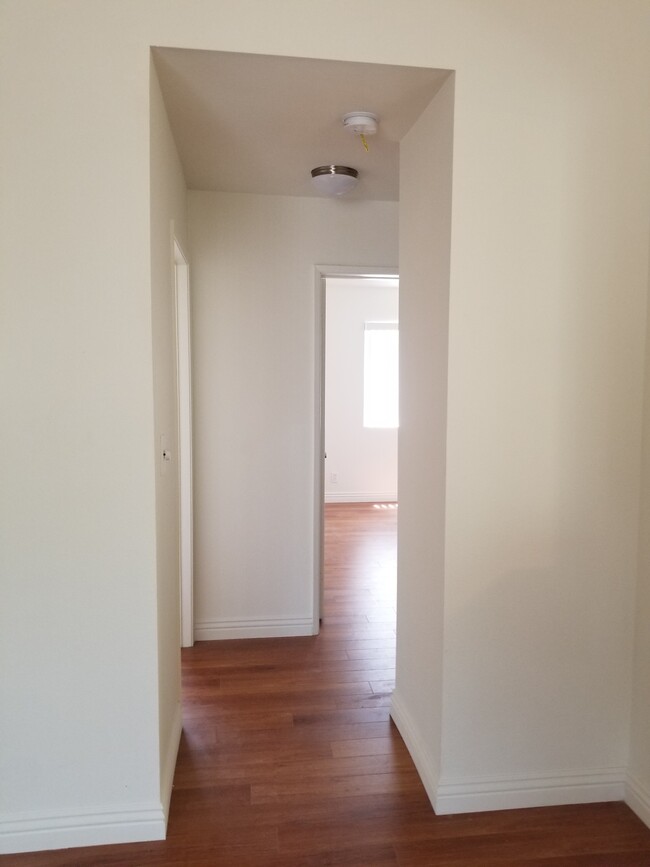 Foto del edificio - 437 E Cedar Ave