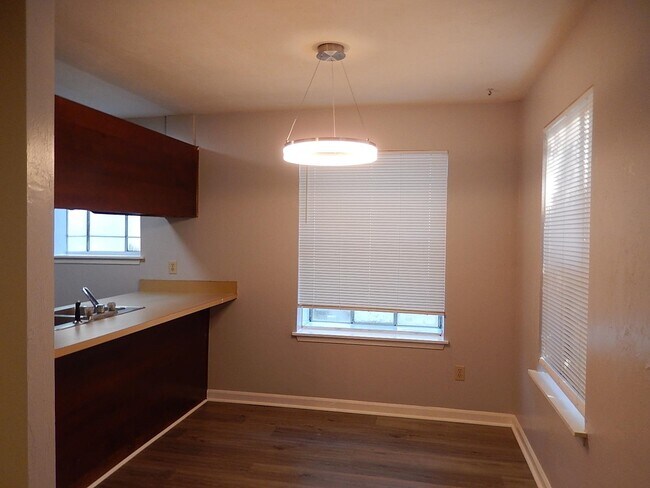 Foto del edificio - 2334 Sylvan Ct