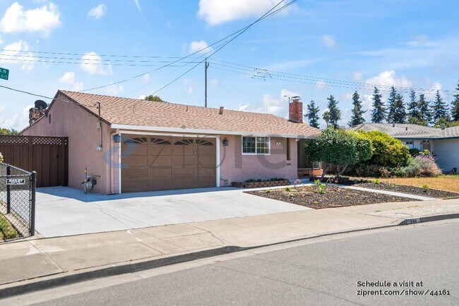 Foto del edificio - 666 Bluefield Ln