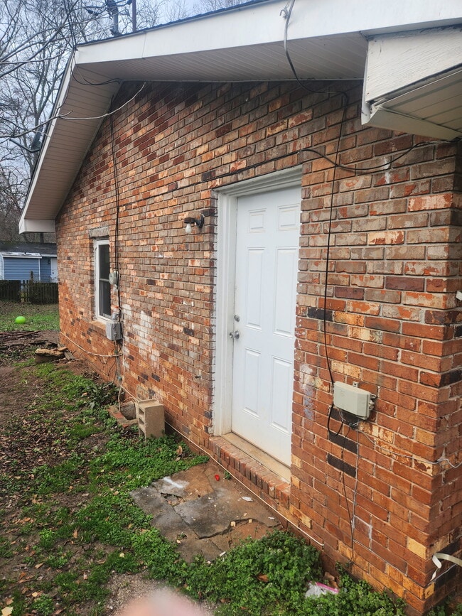 Building Photo - 8 Tuxedo Ave