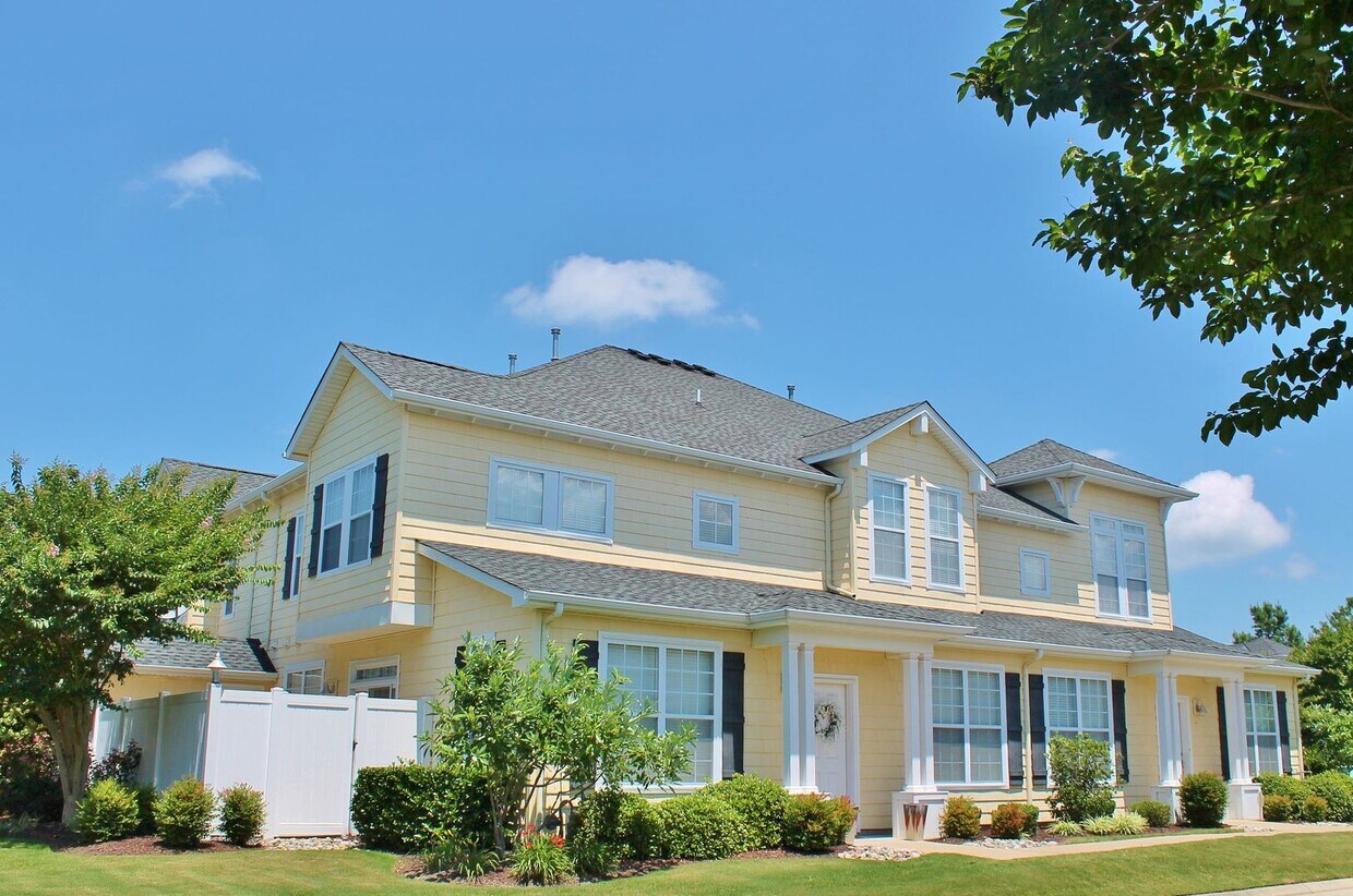Foto principal - Gorgeously updated 3 bedroom condo w/commu...