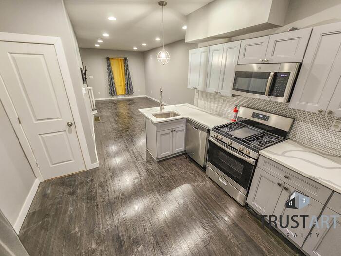 Primary Photo - 3 bedroom house near Hunting Park Philadel...