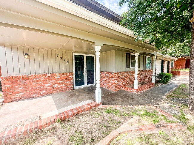 Building Photo - 3 Bed/2.5 Bath Updated Home!