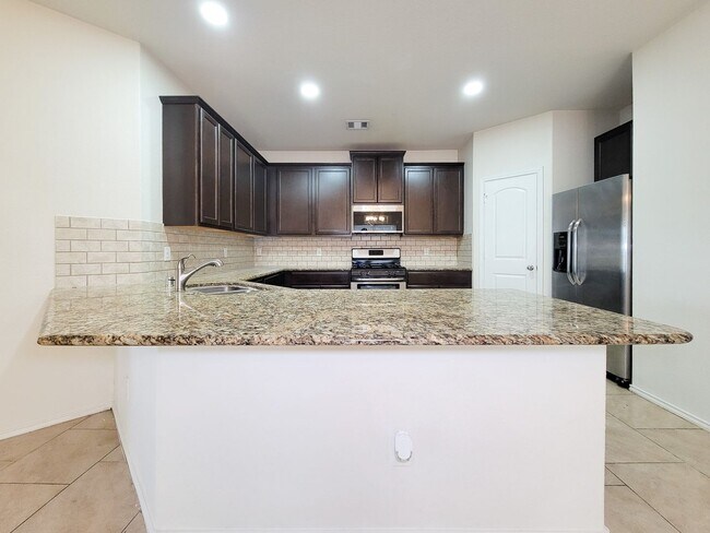 Foto del edificio - BRAND NEW  4 BEDROOM 2 BATH HOME IN KATY V...
