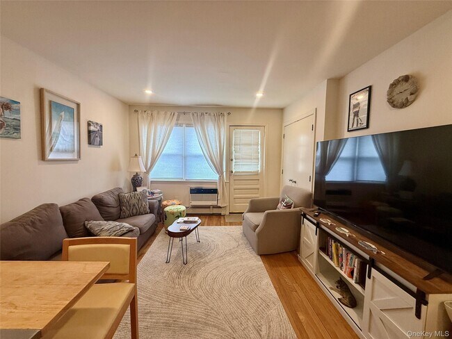 Foto del edificio - 765 Shore Rd
