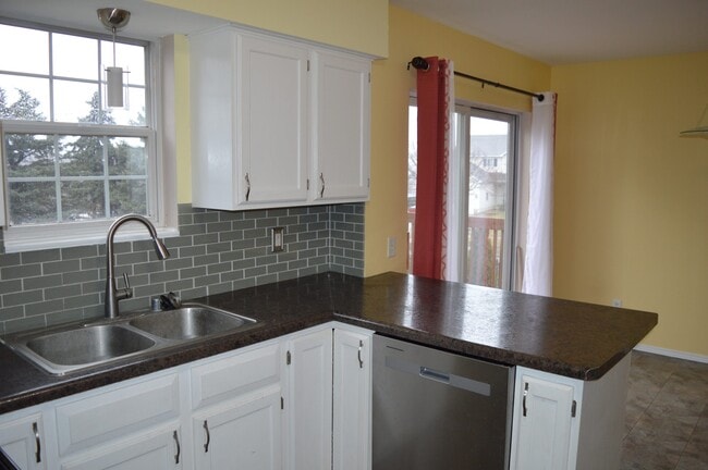 Foto del edificio - 5270 Summer Ridge Dr