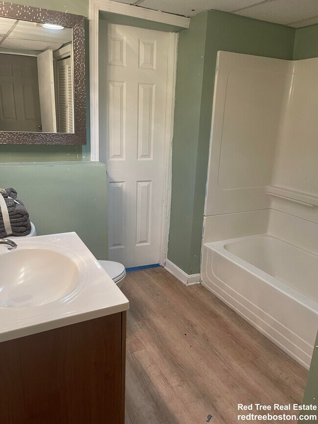 Foto del edificio - 62 Frederickson Dr