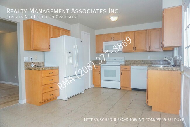 Building Photo - 1045 E Victory Rd