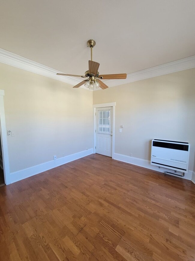 Building Photo - Adorable Downtown Duplex / 2 Bedroom 1 Bath