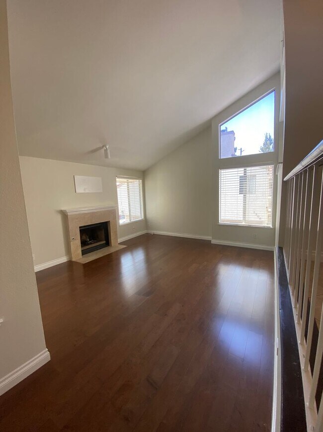 Building Photo - 1 bed, 1 bath Sycamore Villas Condo