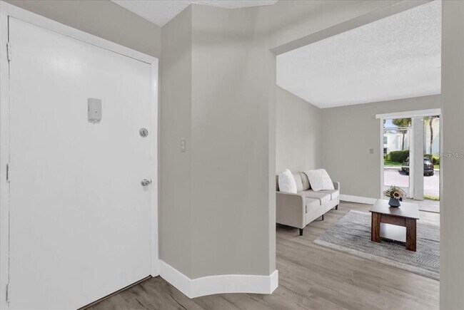 Building Photo - 544 Orange Dr