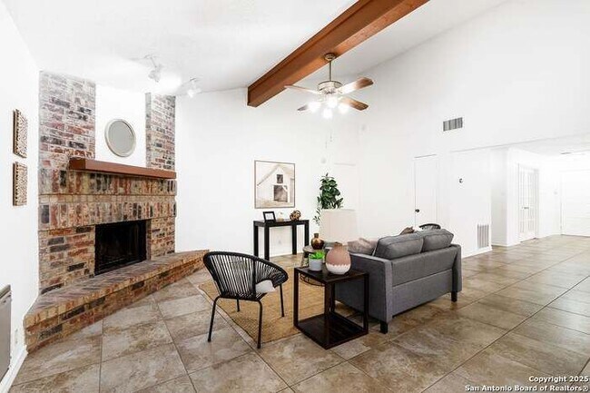Foto del edificio - 3410 Green Spring Dr