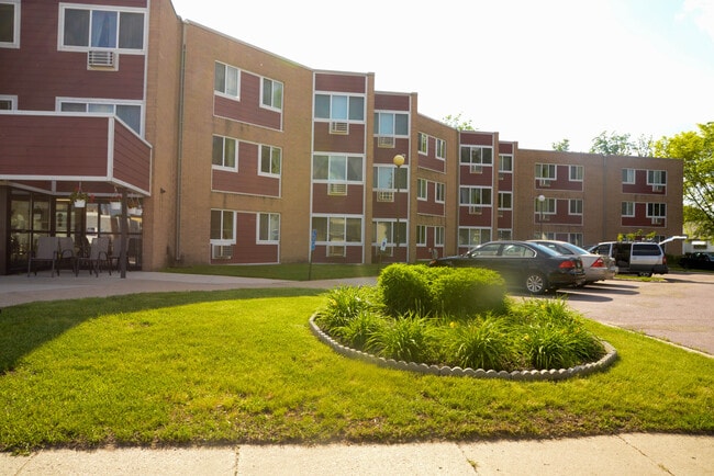 Building Photo - Hartshorn Manor