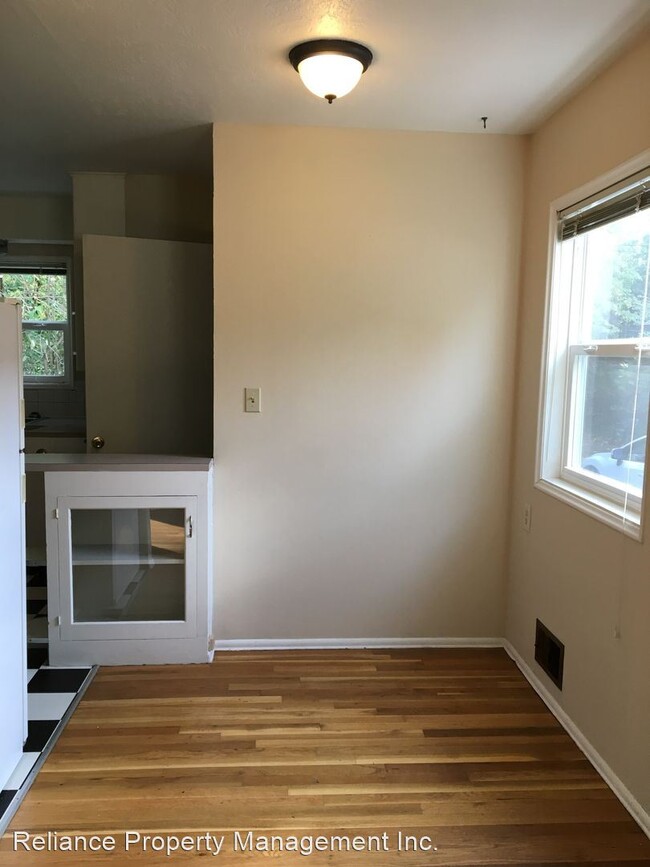 Foto del edificio - 3338-3378 SE Waverleigh Blvd