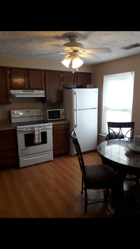 Foto del edificio - 1598 Pin Oak Dr