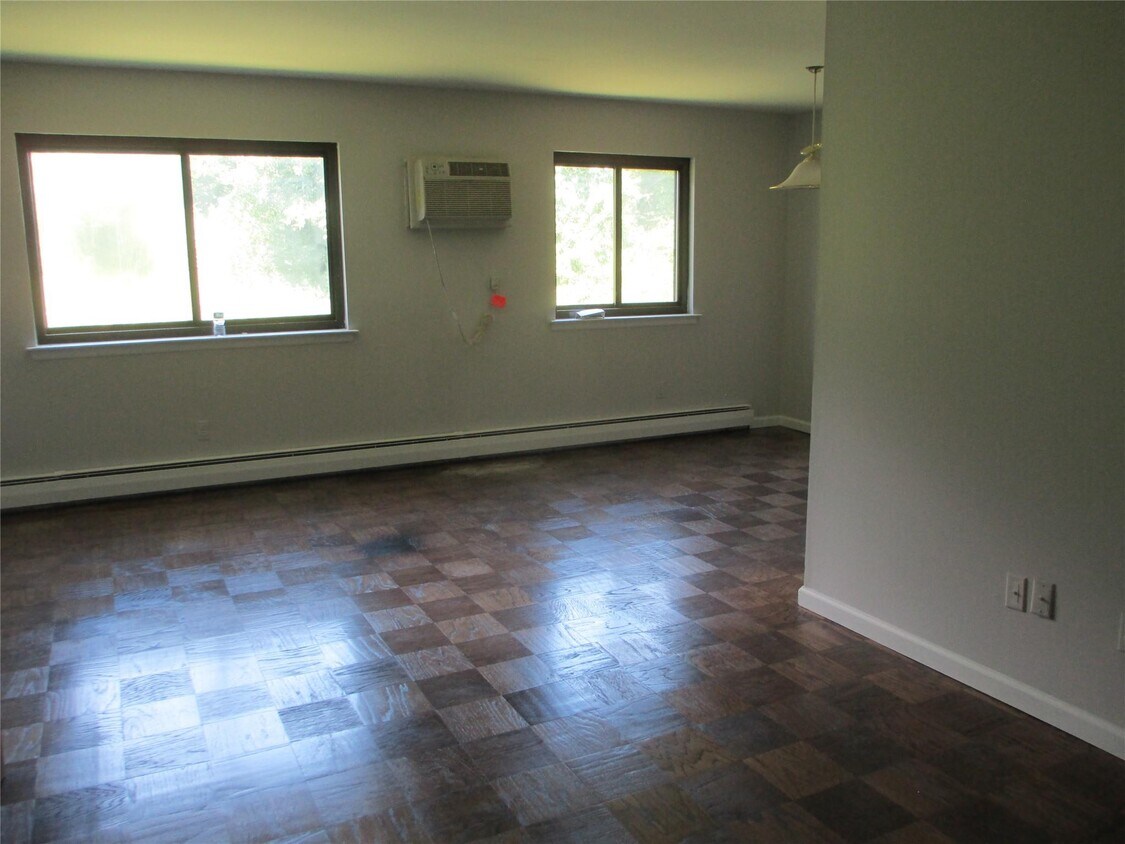 Building Photo - 3 Brevoort Dr